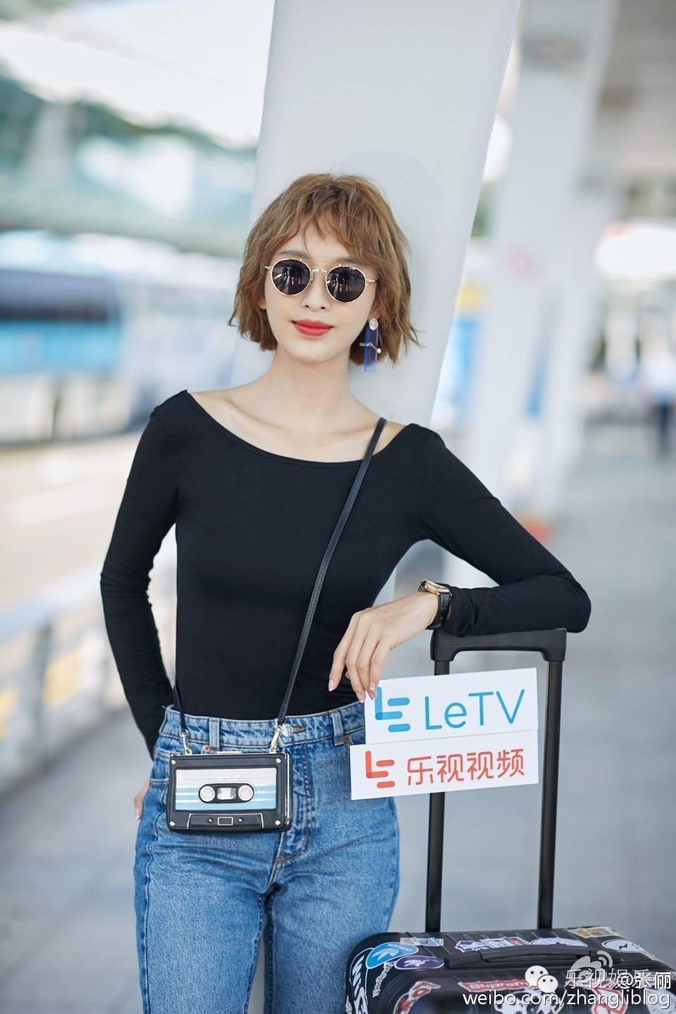 张俪机场装扮,张俪杨幂