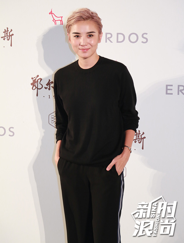 章子怡时尚芭莎2020十月,章子怡干练造型亮相巴黎时装周