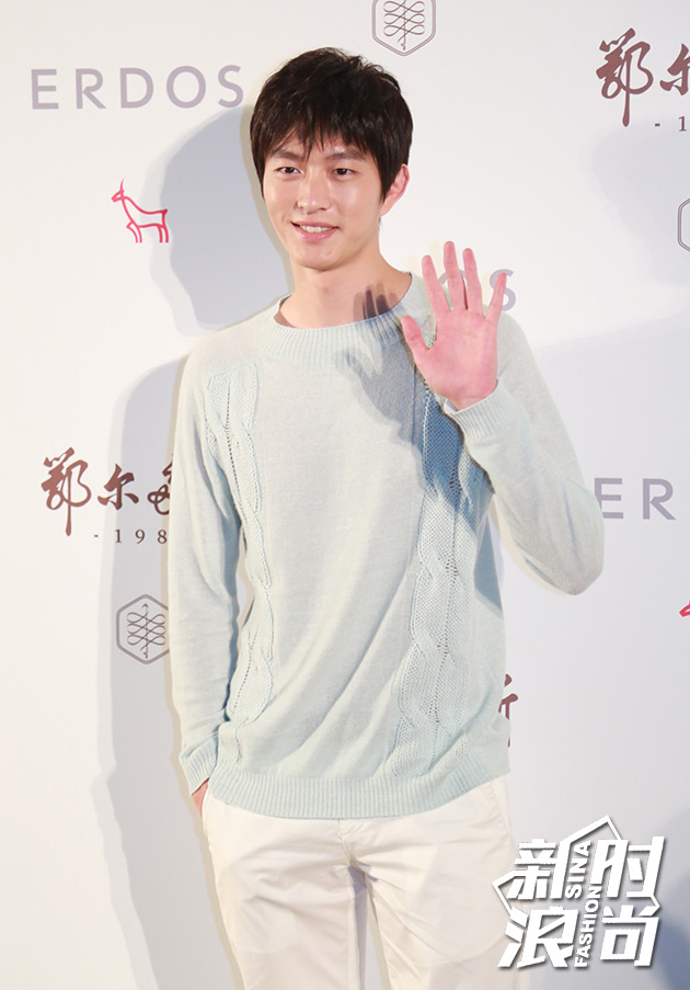 章子怡时尚芭莎2020十月,章子怡干练造型亮相巴黎时装周