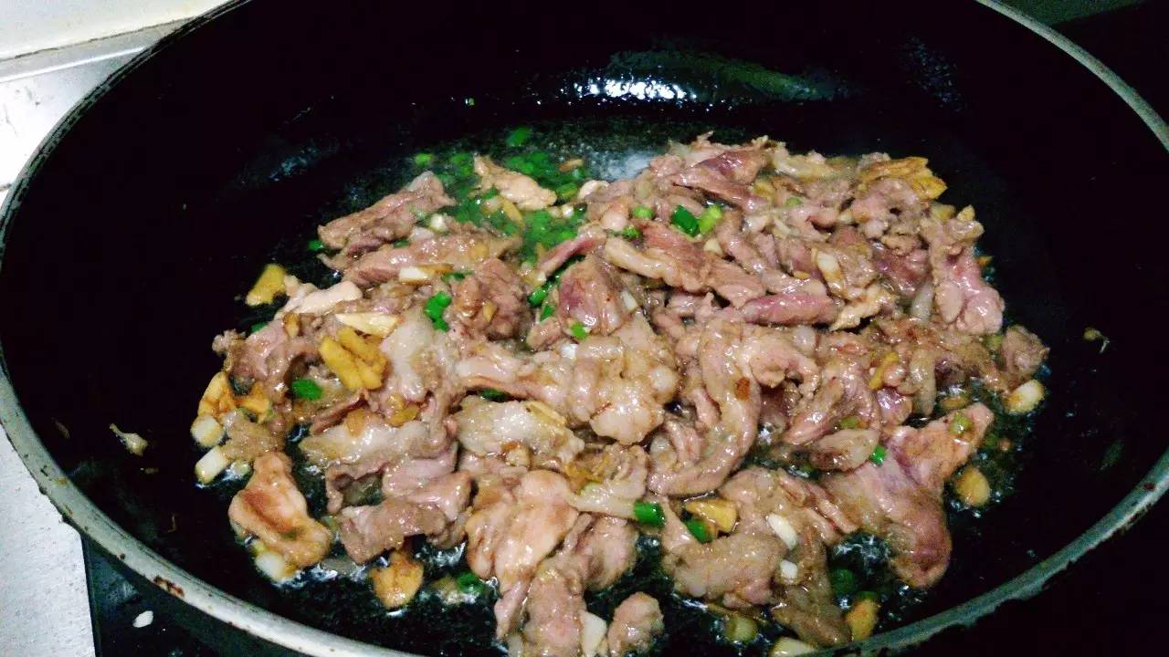 茭白炒肉最美家常菜,炒茭白最好吃的做法