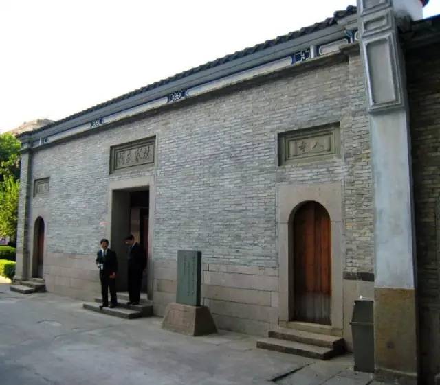 壹闻：修补漏水天花板发现400年前名画估值8.8亿