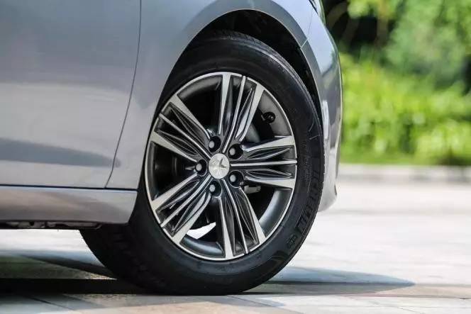 实力绽放新一代东风标致308试驾,东风标致3082018款试驾视频