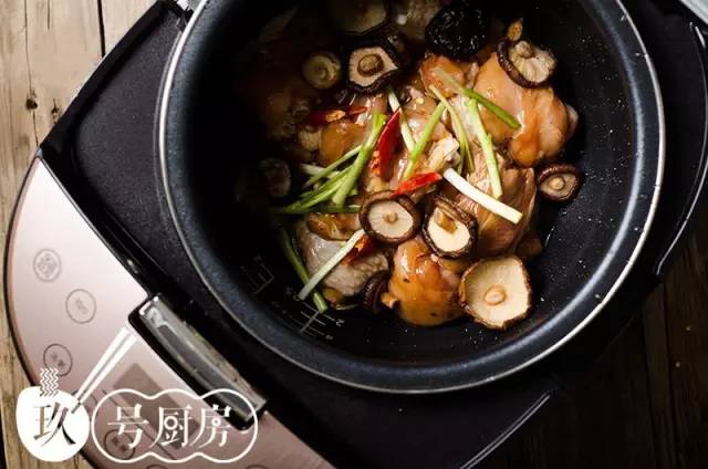 黄焖鸡米饭的做法视频教程,黄焖鸡米饭要怎么吃