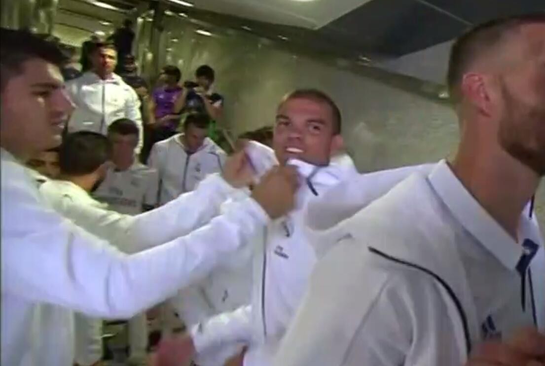 这个周末皇马曼联拜仁等俱乐部轮番为这件夹克上演了卖家秀