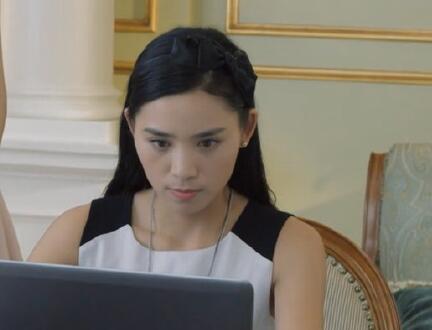 刚出道就引来众网友的怒骂？还要打她