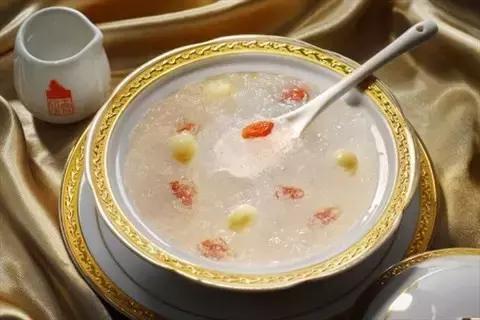 哪个牌子口红湿润度高,大牌口红哪款比较滋润又持久