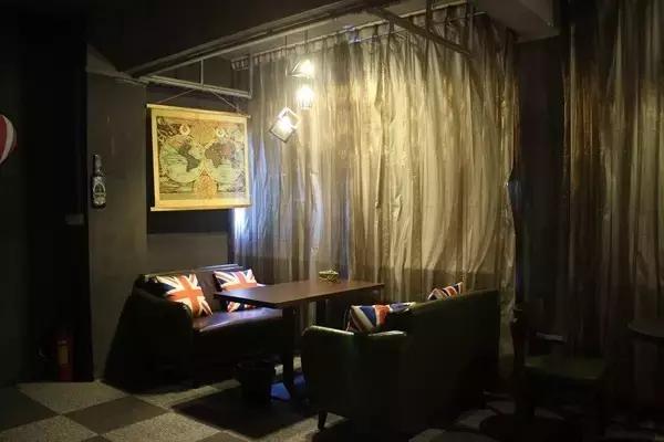 坪石第一家工业风清吧，在这里我可以泡一天。