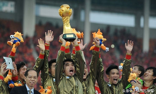 日本与韩国谁的足球实力更胜一筹,中韩足球12强精彩回放