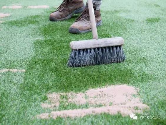 人工草坪铺在阳台,阳台铺人工草坪