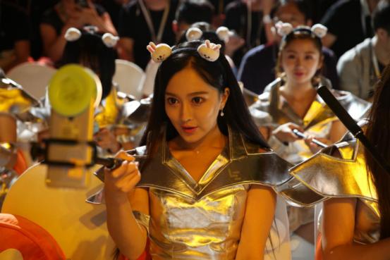 “生态之刃，无舰不摧”百位校花助阵乐视生态发布会