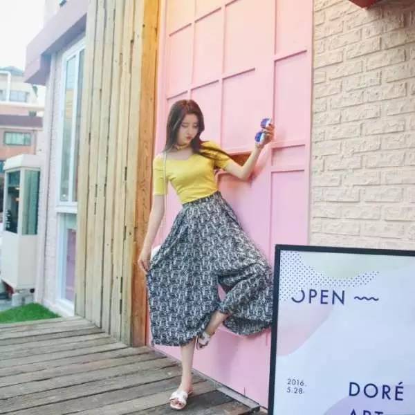 如何选择好看又显瘦的阔腿裤,有垂感的白色阔腿裤怎么选