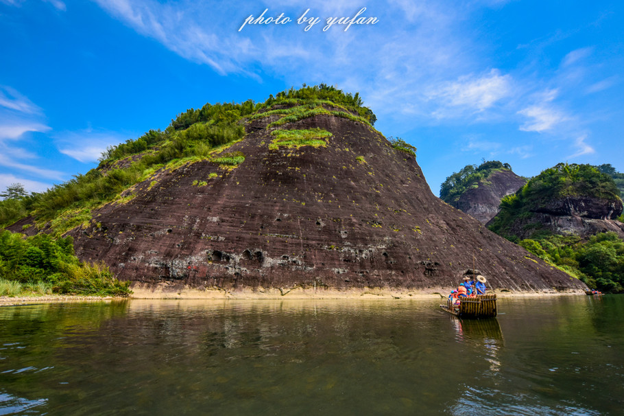 一溪九曲碧涟漪，人间仙境在武夷