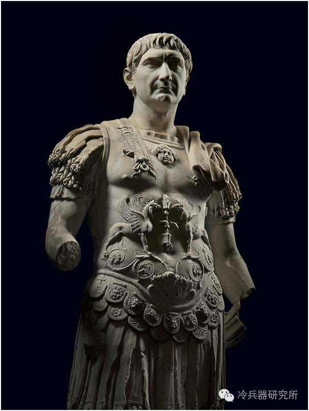 竟然有奶头和肚脐！源自古希腊的肌肉甲