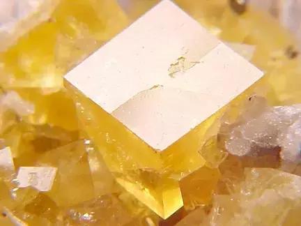 世界112种宝石矿物,盘点那些奇怪宝石矿物