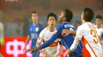 中国足球的东邪西毒,功夫足球折射国内足球真实