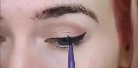 有闭口痘痘化的妆,脸上有粉刺痘痘怎么化底妆