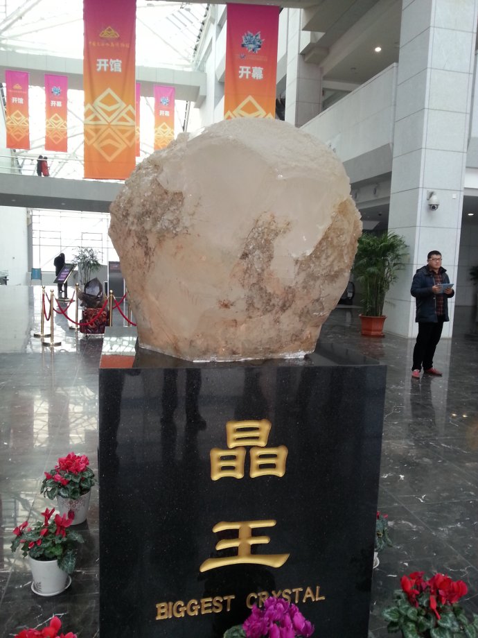 东海水晶哪个品种最好,白水晶和紫水晶哪个贵一些