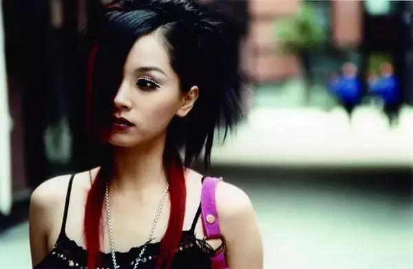 看《追凶者也》后，被这位献出了福利的妹子迷住了！