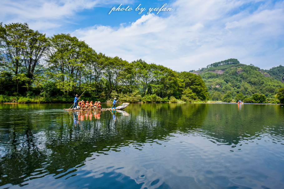一溪九曲碧涟漪，人间仙境在武夷