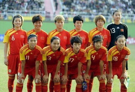 “Aha！我们的足球教练是国家队的”——花小足球队来了一个新