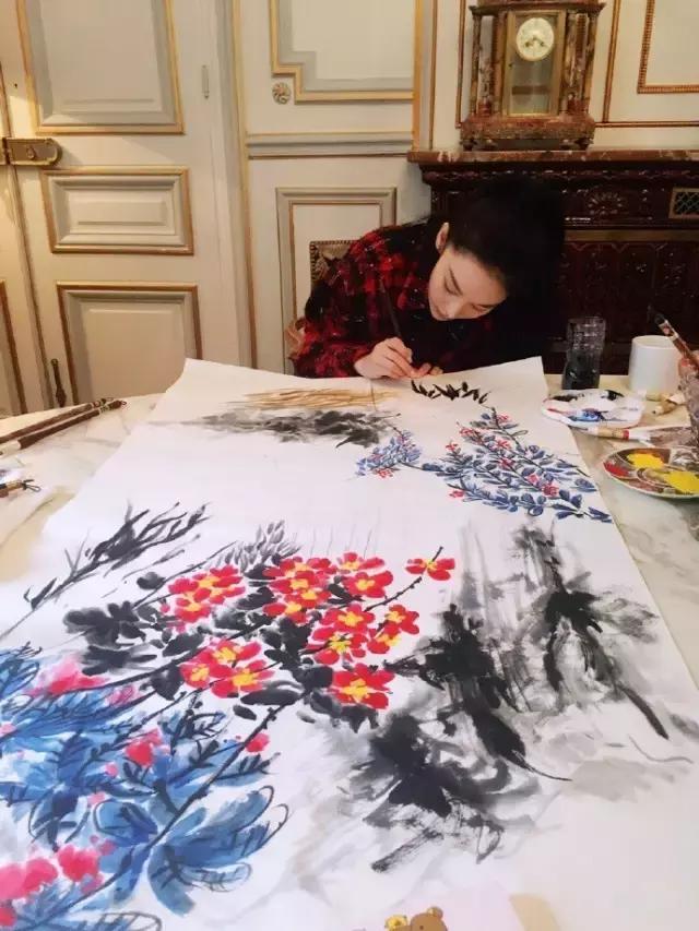 竟然有人夸大红雨衣配猪肠惊艳，别再绑着前男友炒作行吗