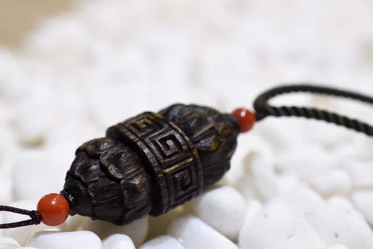 富二代为淘美女欢心，花80买一克奇楠沉香，美女看到当场说分手