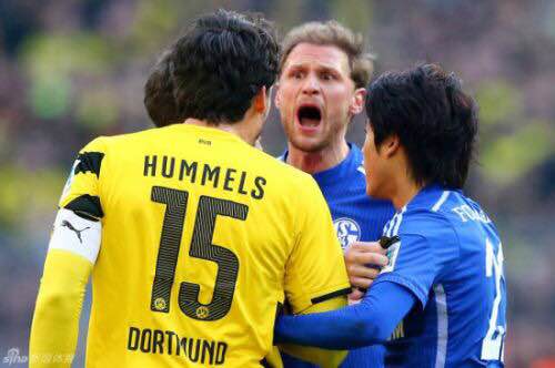 tifo上海申花,苏宁球迷骂申花