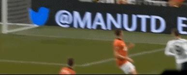 他是射手，被骂叛徒，如今沦落到无球可踢！