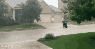 哎呀亲家母，不要不要我不要红包，别给我，你看你非要给我干嘛