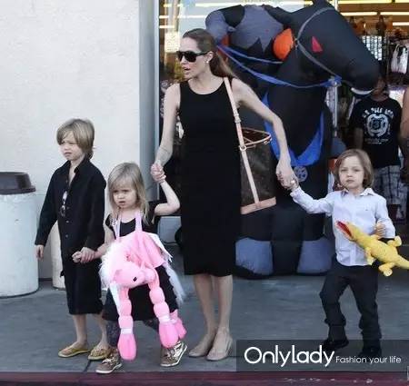 安吉丽娜朱莉离婚了吗,布拉德皮特安吉丽娜朱莉离婚原因