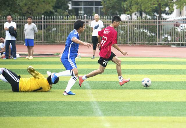 保康县第六届运动会800米,保康体育场足球比赛