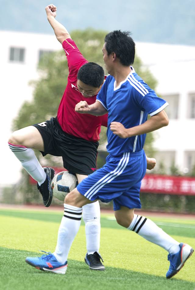 保康县第六届运动会800米,保康体育场足球比赛