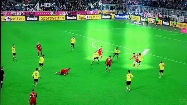 这才是真正的足球科幻片,足球赛场上不可复制的科幻片瞬间