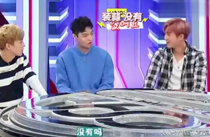 张艺兴和exo队友在舞台上的搞笑事,张艺兴对exo的奇葩行为