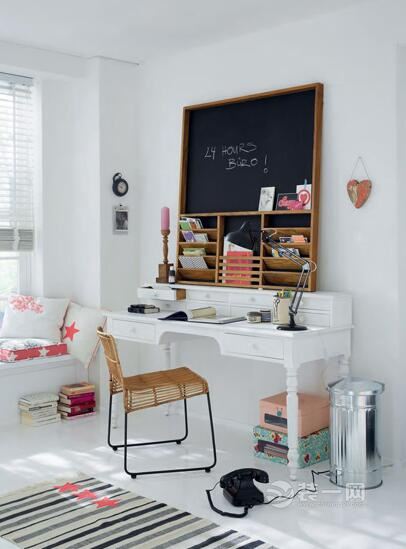 小型私人办公室布置设计,8个家庭办公室设计技巧
