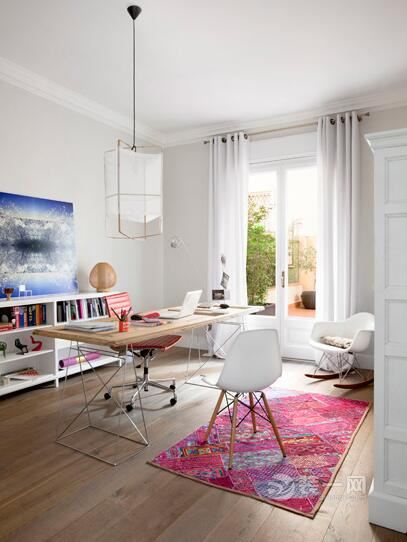 小型私人办公室布置设计,8个家庭办公室设计技巧