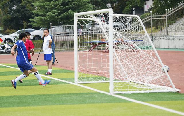 保康县第六届运动会800米,保康体育场足球比赛