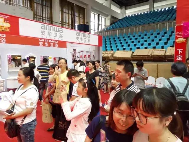 昨天临平两大地标建筑被挤爆了！今天还要继续！