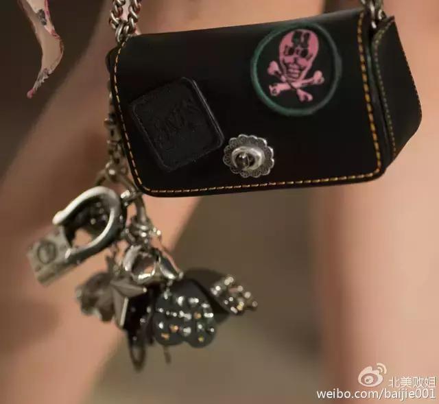 coach新款限定包又变热卖款,coach黑色火爆款