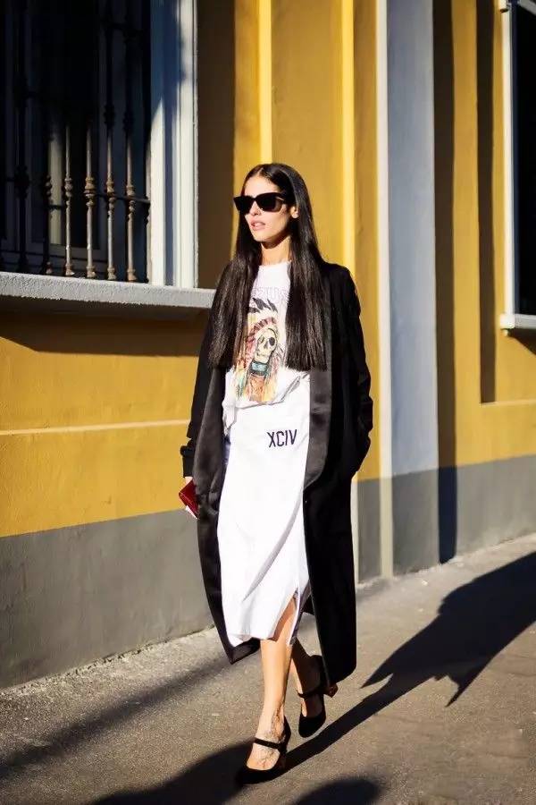 卫衣穿搭加校服,卫衣的最佳搭配方法