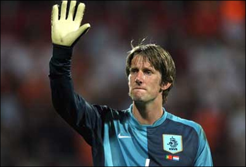 卡西与布冯谁才是攻击型门将,布冯卡西跨世纪的传奇门将