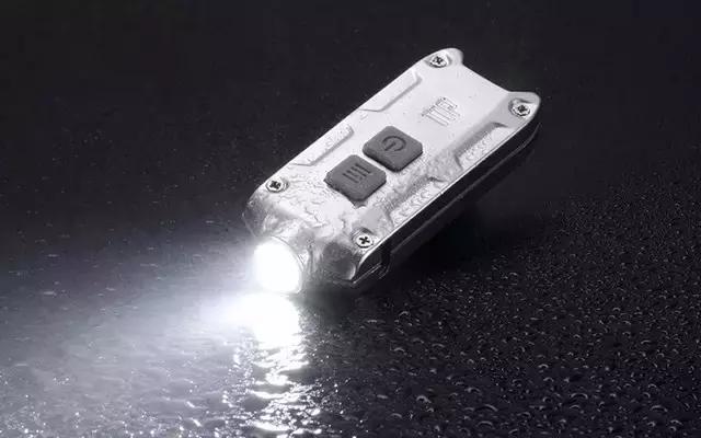 钥匙上挂防水小手电筒,可挂在钥匙扣上的强光灯