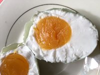 做咸蛋怎么做法最好吃不会裂壳,怎么泡咸蛋才能做出没有油的咸蛋