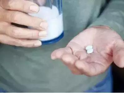 注意这9类药不能和牛奶一起服用,这9类药不能和牛奶一起服用