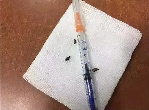 小孩玩沙掉进去烫死了,小孩玩沙