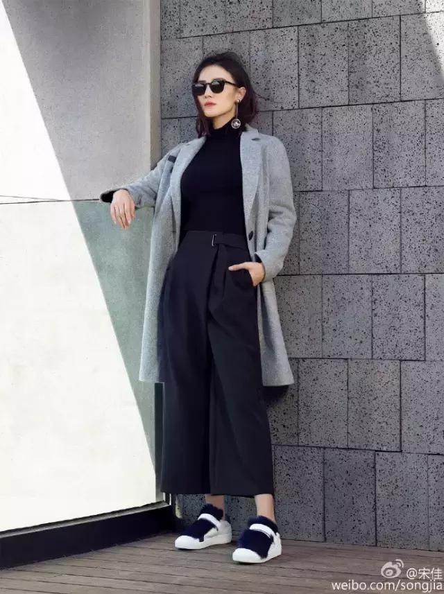 杨幂和李沁同穿开叉裙你怎么看,杨幂李沁穿搭图片