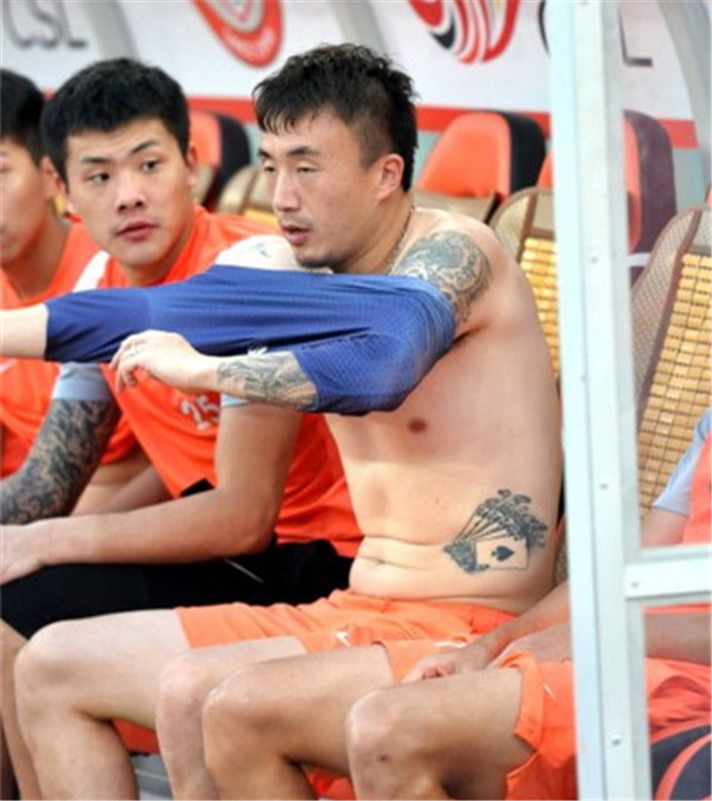 新老国足球员肌肉对比,国足球员的身体和国外身体对比