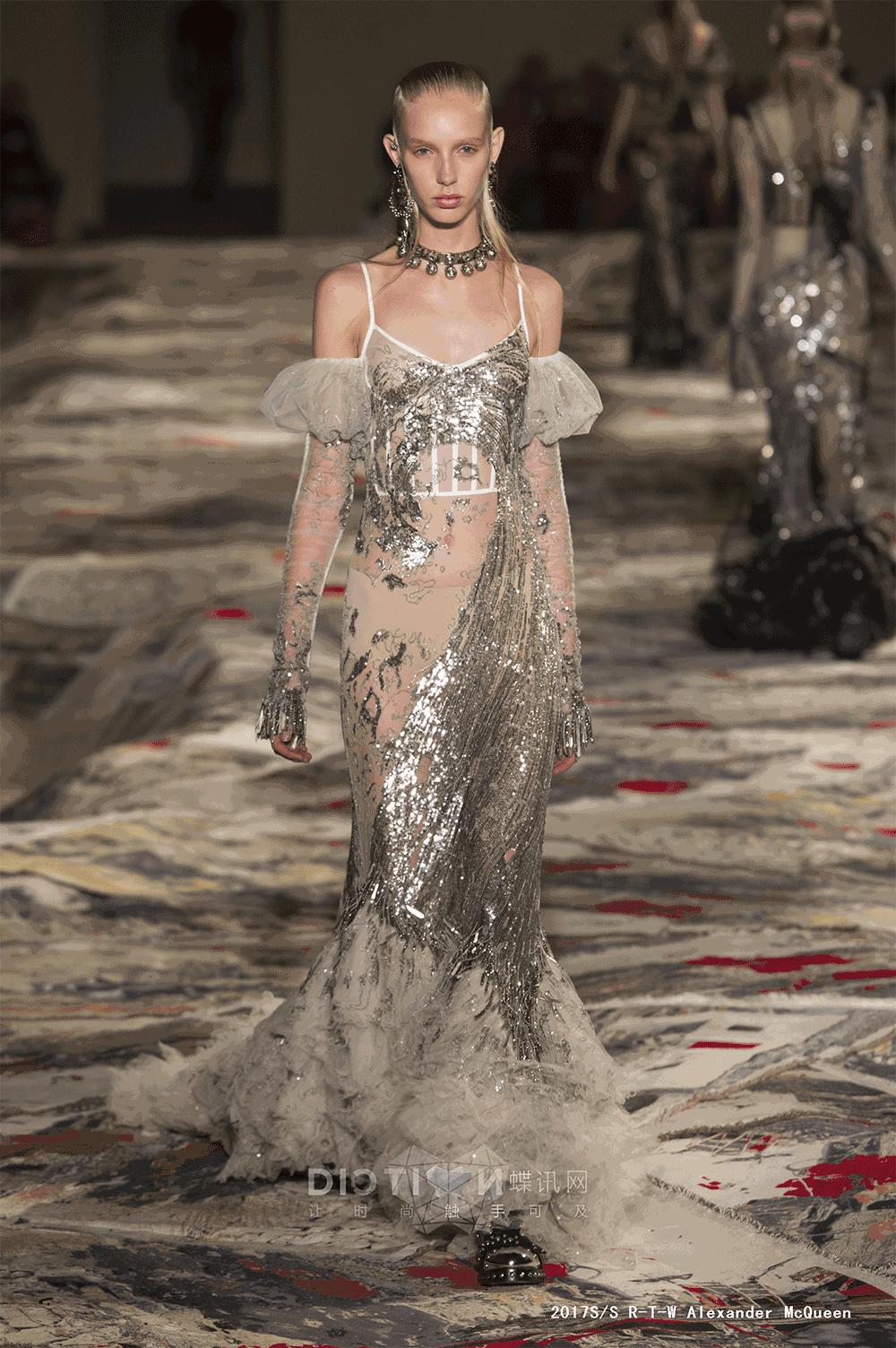 时装周盛世美颜观众,mcqueen24年秋冬走秀解析