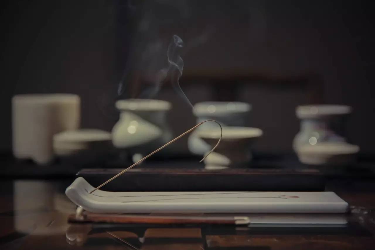 历史上老*场官**里的旧闻翻读