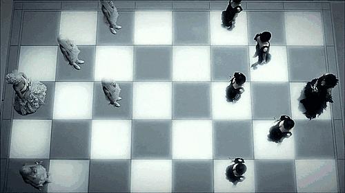 时装周盛世美颜观众,mcqueen24年秋冬走秀解析